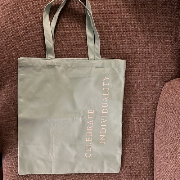 TOTEBAG BUNDLE | CLINIQUE & FUNCTION OF BEAUTY - Picture 3 of 5